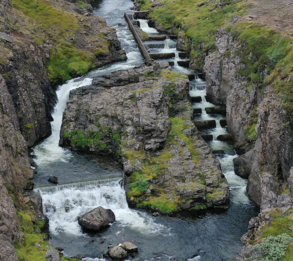 Mynd úr safni, tekin úr dróna af laxastiga í Laugardalsá.