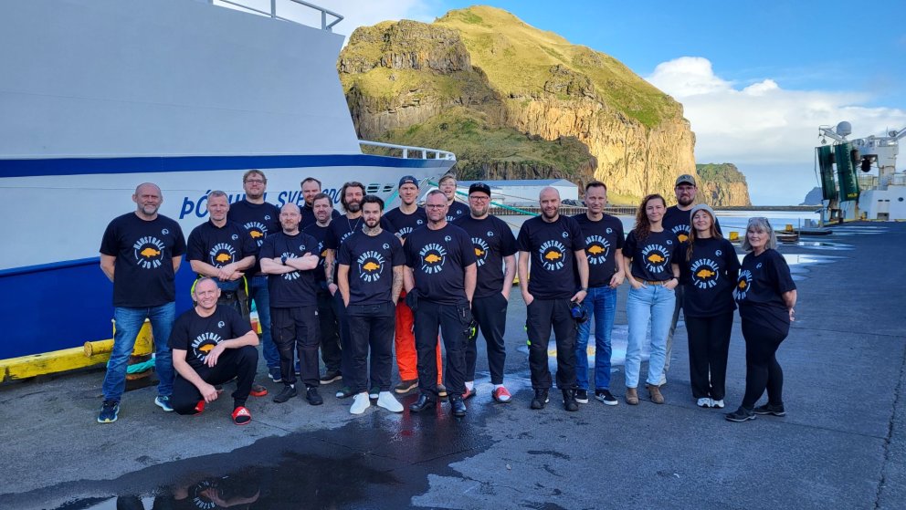 Starfsfólk í haustralli fékk þessa glæsilegu boli í tilefni af 30. haustrallinu. Efsta mynd er áhöfn…