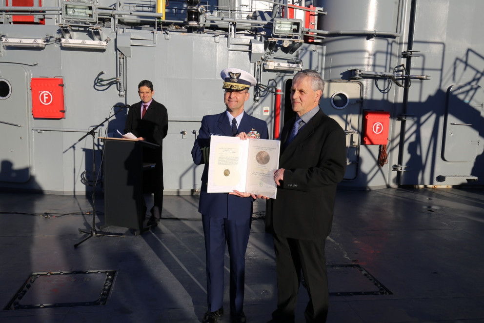 Viðurkenningar veittar vegna skútubjörgunar