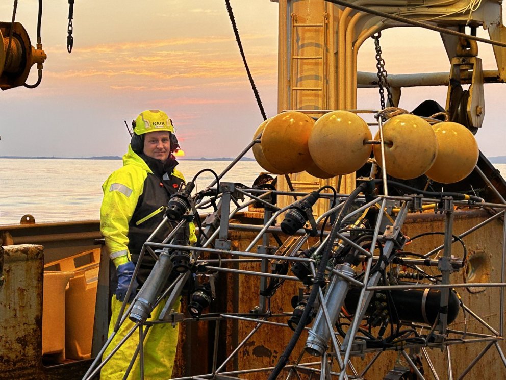 Jón Arnar Hinriksson stýrimaður við myndavélasleðann.