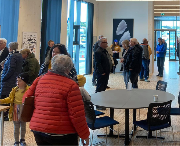 Gestir í húsi á sjómannadaginn. Ljósm. Valerie Chosson.