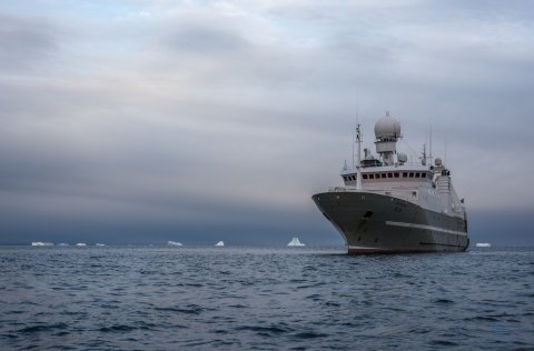 Rannsóknaskipið Árni Friðriksson bætist í leiðangurinn 8. september. 
Mynd: Svanhildur Egilsdóttir.