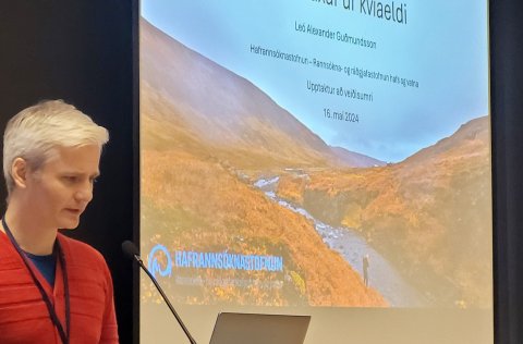 Leó Alexander Guðmundsson líffræðingur hjá Hafrannsóknastofnun fjallar hér um strokulaxa úr kvíaeldi…