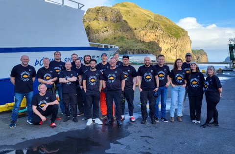 Starfsfólk í haustralli fékk þessa glæsilegu boli í tilefni af 30. haustrallinu. Efsta mynd er áhöfn…