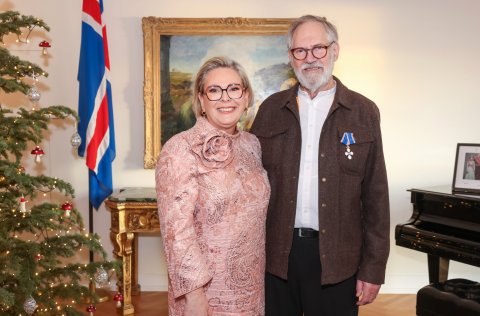 Karl Gunnarsson hlýtur heiðursmerki hinnar íslensku fálkaorðu