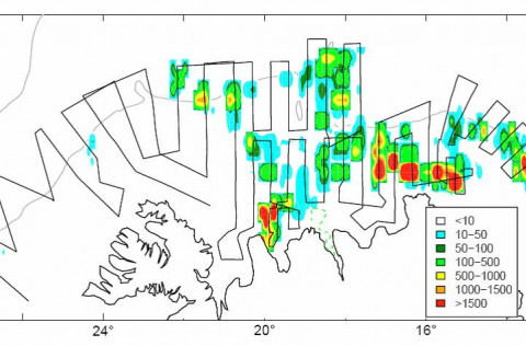 Útbreiðsla loðnu og leiðarlínur rs. Árna Friðrikssonar og uppsjávarskipsins Polar Amaroq dagana 3.-1…