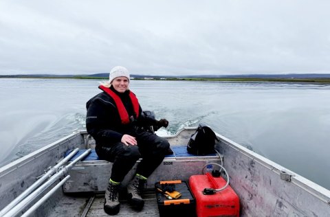 Siglt út að netum í Svartárvatni.