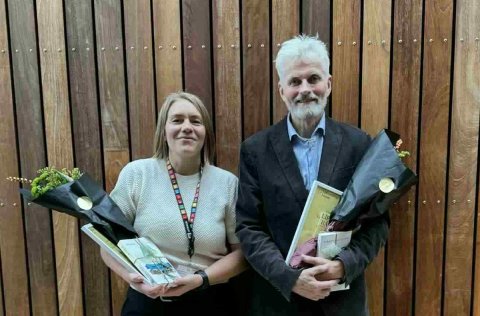 Hrönn Egilsdóttir og Árni Einarsson hlutu heiðursverðlaun Líffræðifélags Íslands 2025. Ljósm.: Unnur…