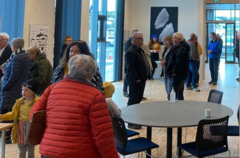 Gestir í húsi á sjómannadaginn. Ljósm. Valerie Chosson.